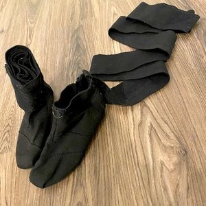 TOMS WRAP UP BOOTS
